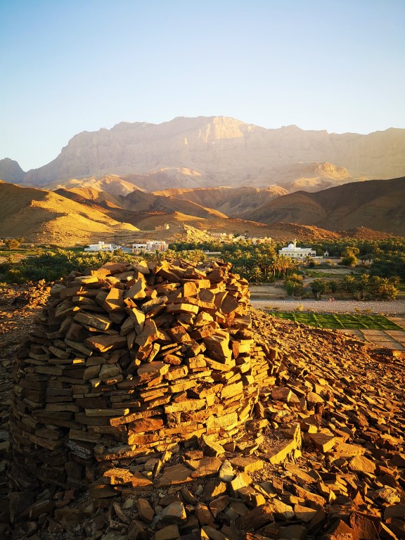 Grobnice iz bronate dobe in pokrajina okoli Al Ayna (Oman).
