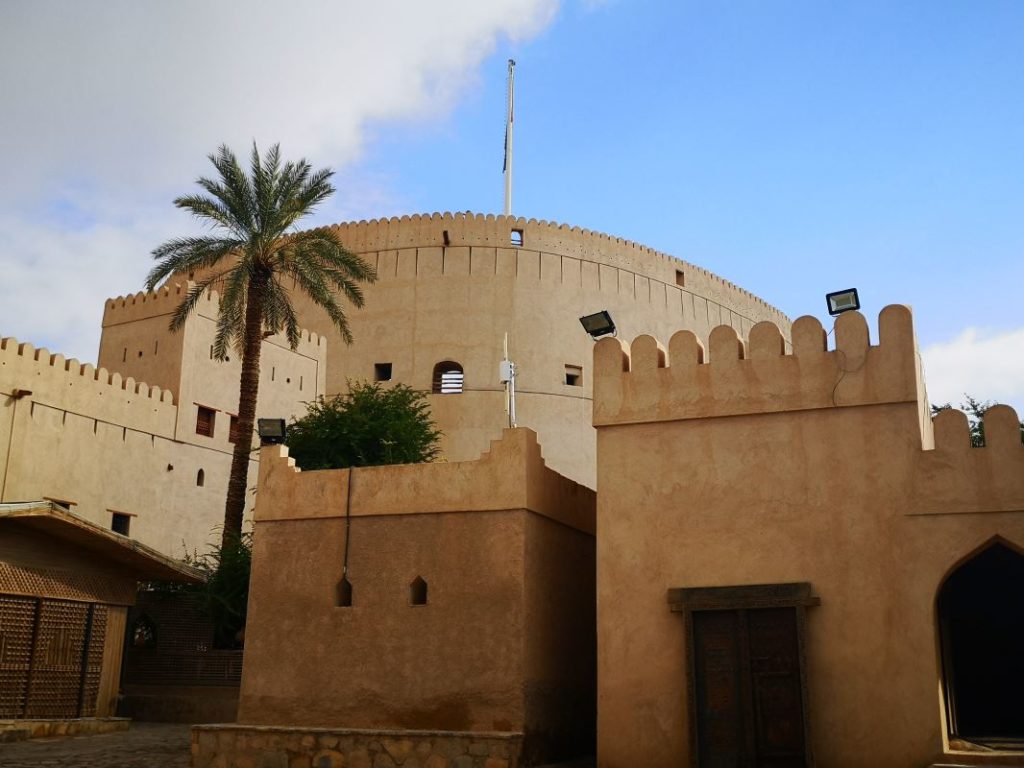Lepo obnovljena trdnjava, ki je obenem muzej na prostem, saj prikazuje kako so v tistih časih živeli prebivalci trdnjave. 