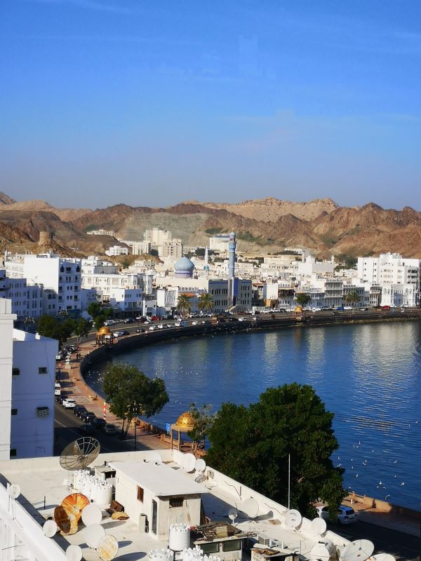 Ena glavnih znamenitosti Muškata (Oman) je promenada, ki se imenuje Corniche.