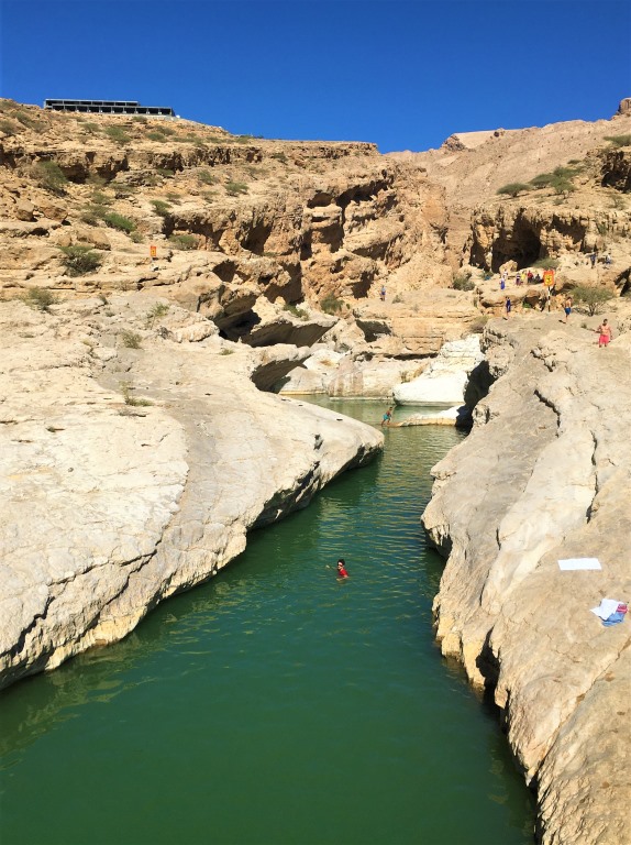 Zeleni tolmuni v Wadi Bani Khalid (Oman)