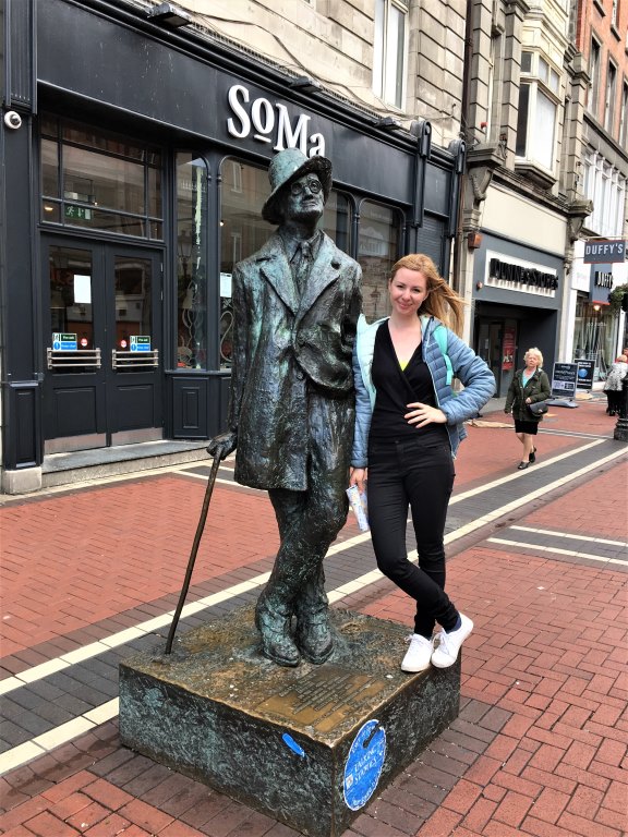Irska. Spomenik Jamesu Joyceu enemu največjih Irskih pisateljev