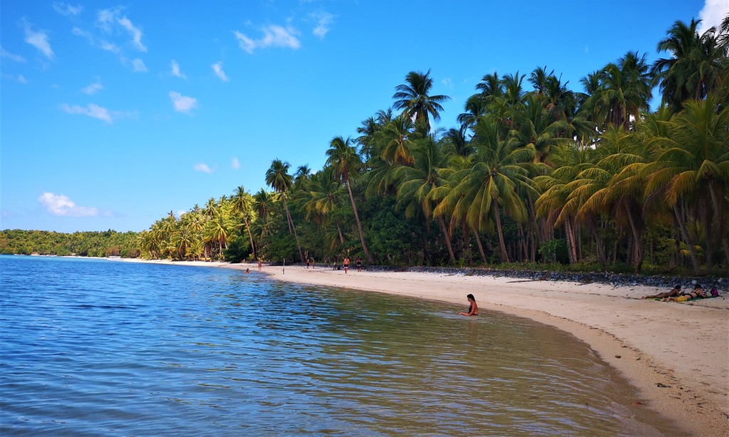 Plaža na otočku blizu kraja Port Barton na Palawanu je ena najlepših plaž na Filipinih.