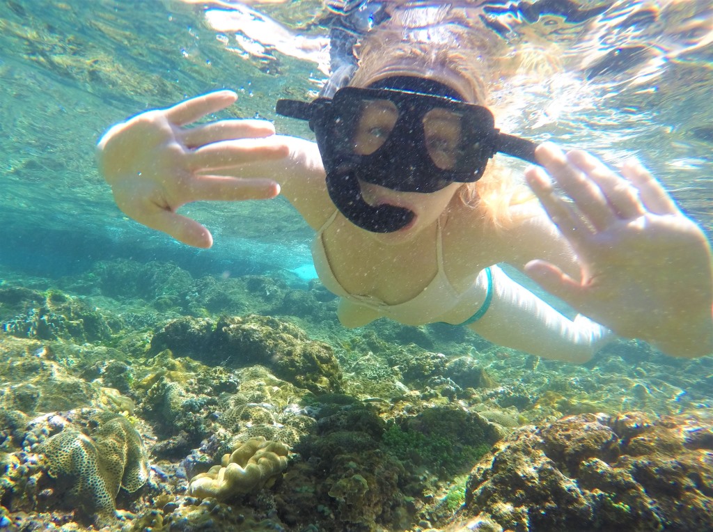 Snorklanje je eden glavnih športov na Filipinih :) Lepa morska deklica Tara vas pozdravlja.